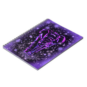 Neon Paars roze olifant loopt op Sterrennacht  Notitieboek