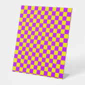 Neon Paarse Geel Geruite Checkerboard  Reclamebord Met Voetstuk (Voorkant)