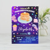 Neon pannenkoeken en pyjama verjaardagsfeestje uit kaart (Staand voorkant)