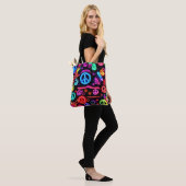 Neon Peace-symbolenpatronen Tote Bag (Op model)