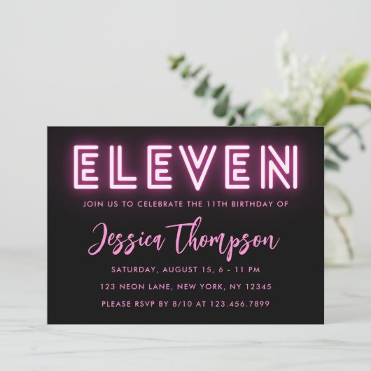 Neon Pink 11e verjaardag Uitnodiging (Staand voorkant)
