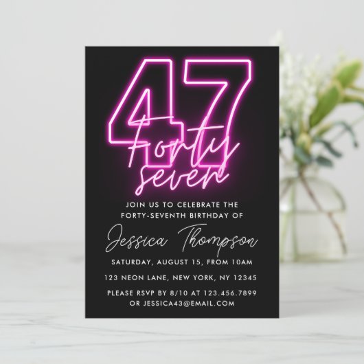 Neon Pink 47e verjaardag Uitnodiging (Staand voorkant)