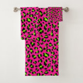 Neon Pink Fuchsia and Lime Green Leopard 80 Bad Handdoek (Insitu)