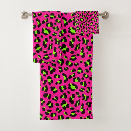 Neon Pink Fuchsia and Lime Green Leopard 80 Bad Handdoek (Insitu)
