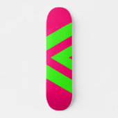 Neon Pink & Green Zigzag Skateboard – Customizable (Voorkant)