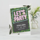 Neon Pink "Let's Party" Boxwood Verjaardag Uitnodi Kaart (Staand voorkant)