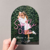 Neon Pink Modern Script Foto Bewaar de datum Acryl Uitnodigingen (Insitu (Draagbaar))