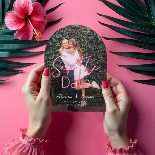 Neon Pink Modern Script Foto Bewaar de datum Acryl Uitnodigingen
