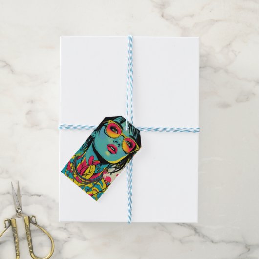 Neon Pop Diva Portrait – Bold & Vibrant Retro Art Cadeaulabel (Met Touw)