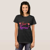 Neon Rainbow Gehuwd met harten T-shirt (Voorkant volledig)