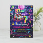 Neon Roller Skate 7th Birthday Invitation Kaart (Staand voorkant)