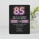 Neon Roze 85ste Verjaardagsfeestuitnodiging Kaart (Staand voorkant)