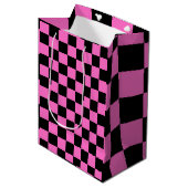 Neon Roze en Zwart Geruite Checkerboard  Medium Cadeauzakje (Voorkant Gekanteld)