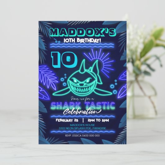 Neon Shark Party Uitnodiging Sharktastic (Staand voorkant)