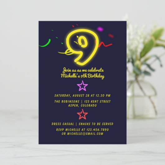 Neon Sign Negende Birthday Party Invitation Kaart (Staand voorkant)