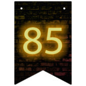 Neon Sign on Brick voor 85th Birthday Vlaggetjes (Eerste vlag)