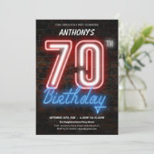 Neon Sign Retro 70ste verjaardag Uitnodiging (Staand voorkant)