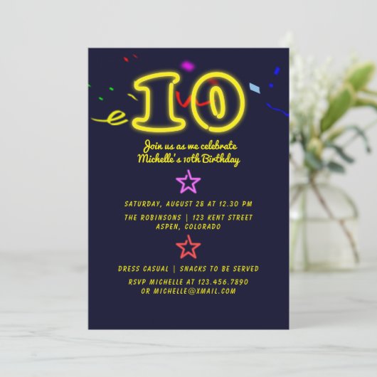 Neon Sign Tiende Birthday Party Invitation Kaart (Staand voorkant)