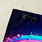 Neon Smile: Bright Happy Glow Design Strandlaken (In situ)