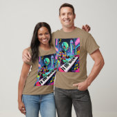 Neon Synthwave Alien Toetsenist meisje T-shirt (Unisex)