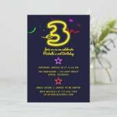 Neon teken derde verjaardagsfeestuitnodiging kaart (Staand voorkant)