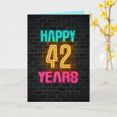 Neon-teken op baksteen voor 42e verjaardag kaart (Gele Bloem)