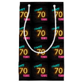 Neon-teken op baksteen voor 70ste verjaardag klein cadeauzakje (Voorkant)