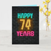 Neon-teken op baksteen voor 74e verjaardag kaart (Gele Bloem)