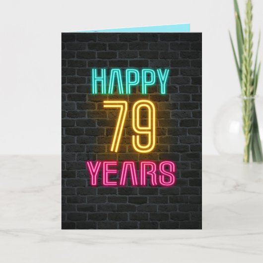 Neon-teken op baksteen voor 79e verjaardag kaart (Voorkant)