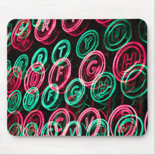 Neon typemachines sluiten af muismat