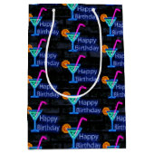 Neon Verjaardag Cocktail op baksteen Medium Cadeauzakje (Voorkant)