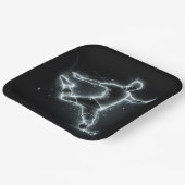 Neon voetbalspeler op zwart papieren bordje (Gebogen)