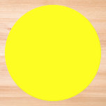 Neon Yellow Solid Color Ronde Kartonnen Onderzetter<br><div class="desc">Neon Yellow Solid Color. Een gedurfde en opwindende tint van helder geel die onmiddellijk de aandacht trekt. Deze levendige tint roept de stralende warmte van zonlicht op en de vrolijke energie van een zonnebloem in volle bloei. Dit opvallende geel voegt een frisse en dynamische flair toe.</div>
