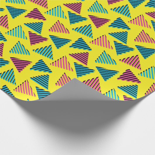 Neon Yellow Triangles Pattern van 80 en 90 Cadeaupapier (Hoek)