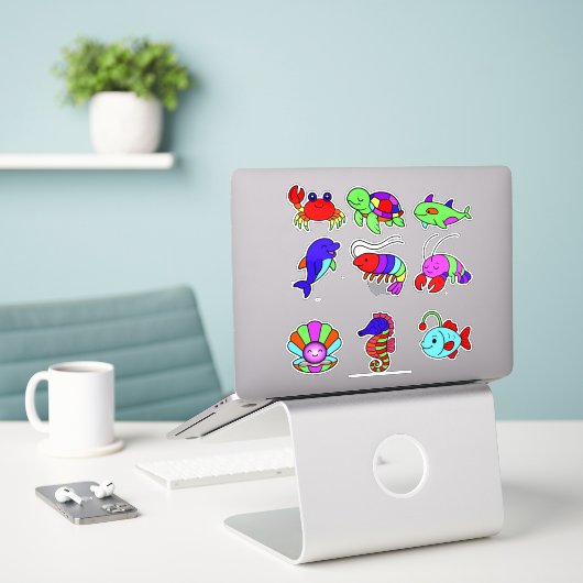 Neon Zeewezens Sticker Pack – 9 Felgekleurde Onder (Laptop op bureau)