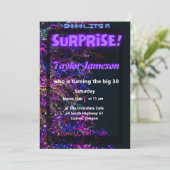 neon zwarte moderne verrassingsuitnodiging QR RSVP Kaart (Staand voorkant)