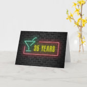 Neonbord '35e verjaardag' op baksteen kaart (Gele Bloem)
