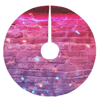 Neonlicht: lege bakstenen muur. kerstboom rok