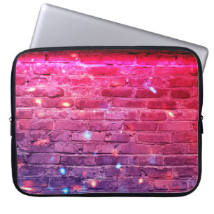 Neonlicht: lege bakstenen muur. laptop sleeve