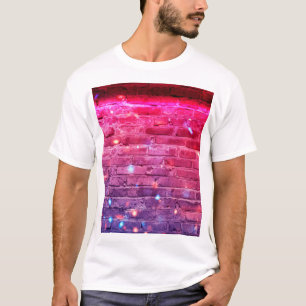 Neonlicht: lege bakstenen muur. t-shirt