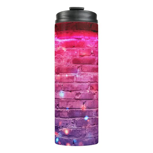 Neonlicht: lege bakstenen muur. thermosbeker (Voorkant)