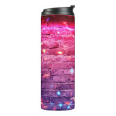 Neonlicht: lege bakstenen muur. thermosbeker (Gedraaid links)