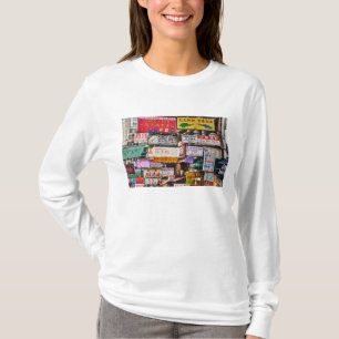 Neonlichten in de straten van Hong Kong T-shirt