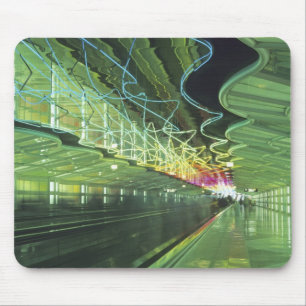 Neonverlichting in gang van O'hare Airport, Muismat