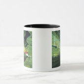 Neonverlichting op de corridor van de luchthaven O Mok (Midden)