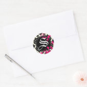 Neopolitan Damask Monogram "S" zwart/wit/fuschia Ronde Sticker (Envelop)