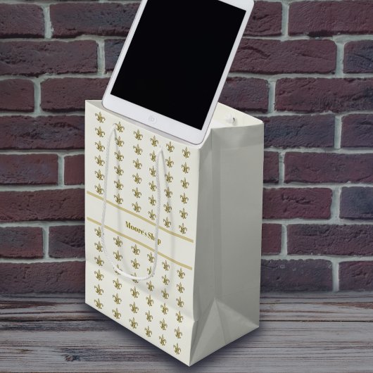 Nep goud FleurDeLis op ivoor Medium Cadeauzakje