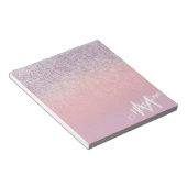 Nep roze en paarse glinsterende glitter monogram notitieblok (Schuin)