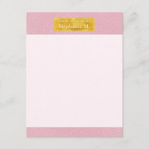 Nep-roze-leren textuur met gouden folie banner notitiekaartje