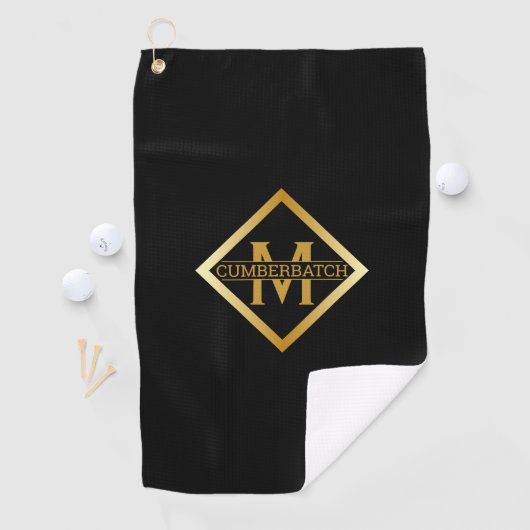 Nepgoud Monogram – Zwart & Goud Golfhanddoek (Insitu)